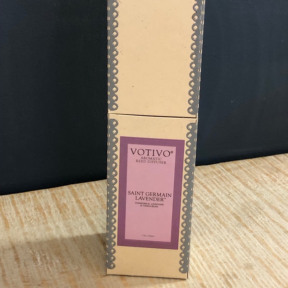 Votivo Reed Diffuser in Saint Germain Lavender Scent - Picture 1 of 1
